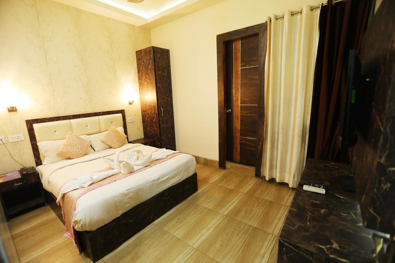 The Grand Orion Hotel Chinhat Exterior foto