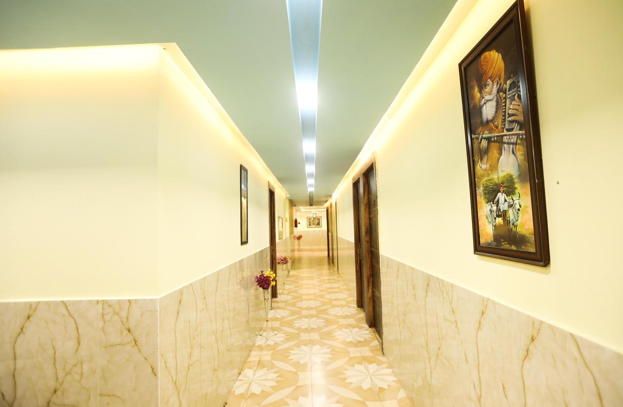 The Grand Orion Hotel Chinhat Exterior foto